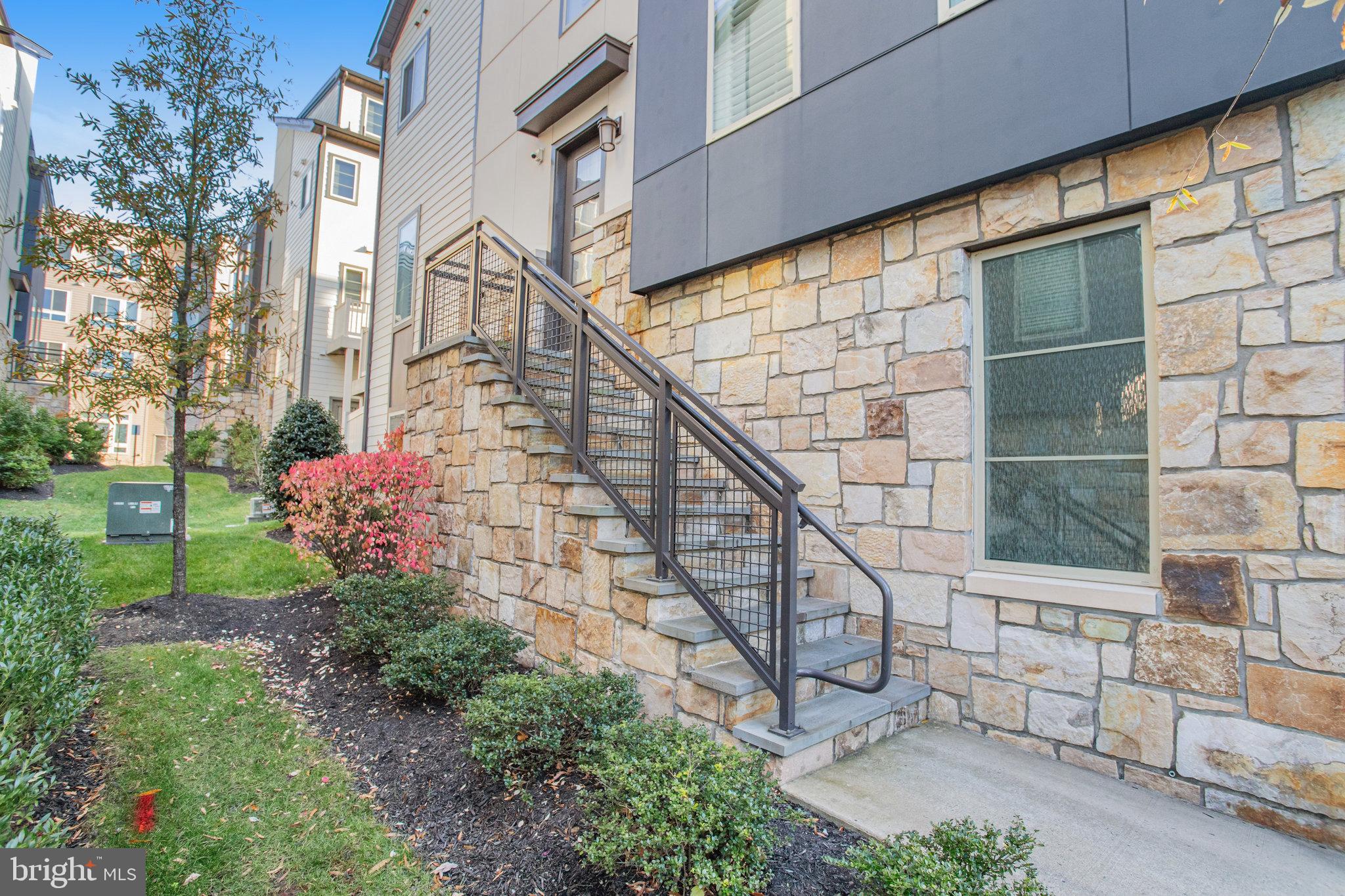 2875 Lowen Valley Road Alexandria, VA 22303 - Photo 3 of 56 Welcome Home