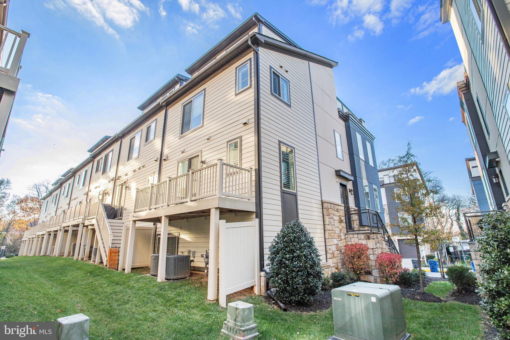 2875 Lowen Valley Road Alexandria, VA 22303 - Photo 52 of 56 Side View