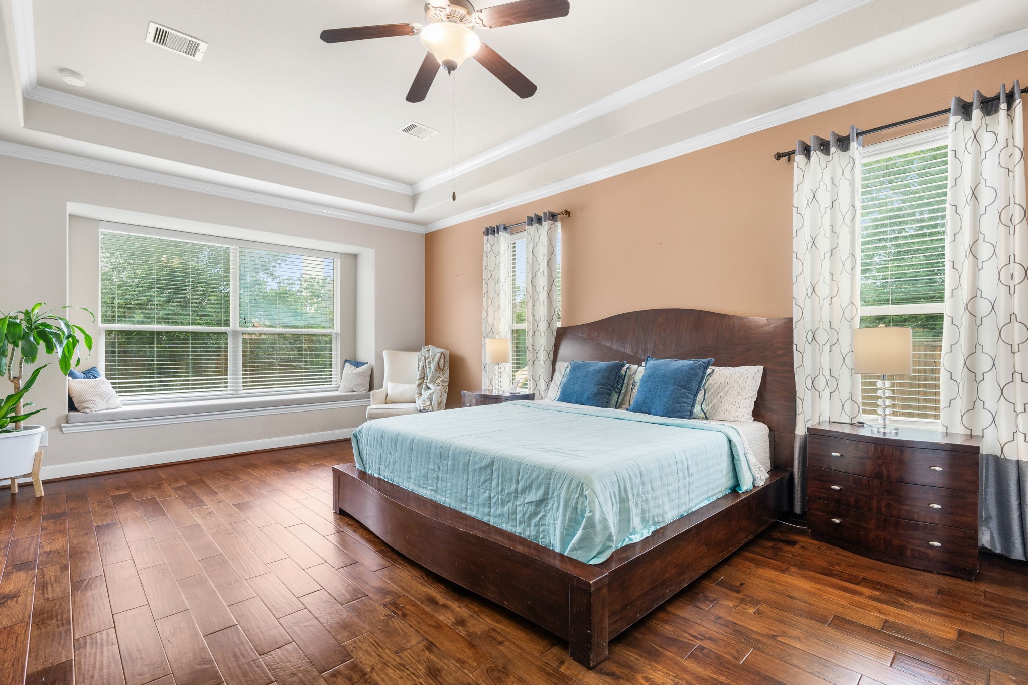 11 Pintuck Place Spring, TX 77389 - Photo 19 of 40 a bedroom with a large bed and a large window