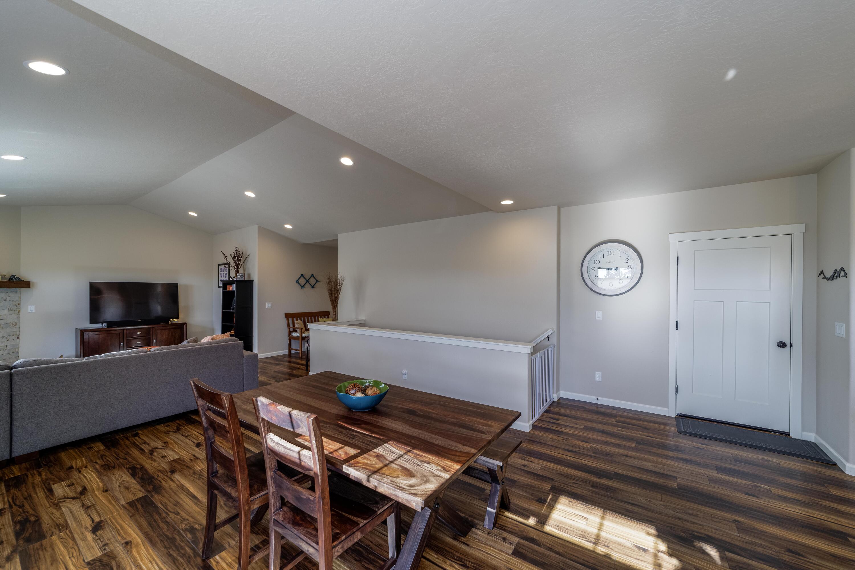 2756 Southwest 34th Street Redmond, OR 97756 - Photo 16 of 44 2756_SW_34th_St-17