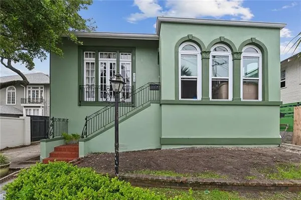 $2,400 | 7018 South Claiborne Avenue, New Orleans, LA 70118