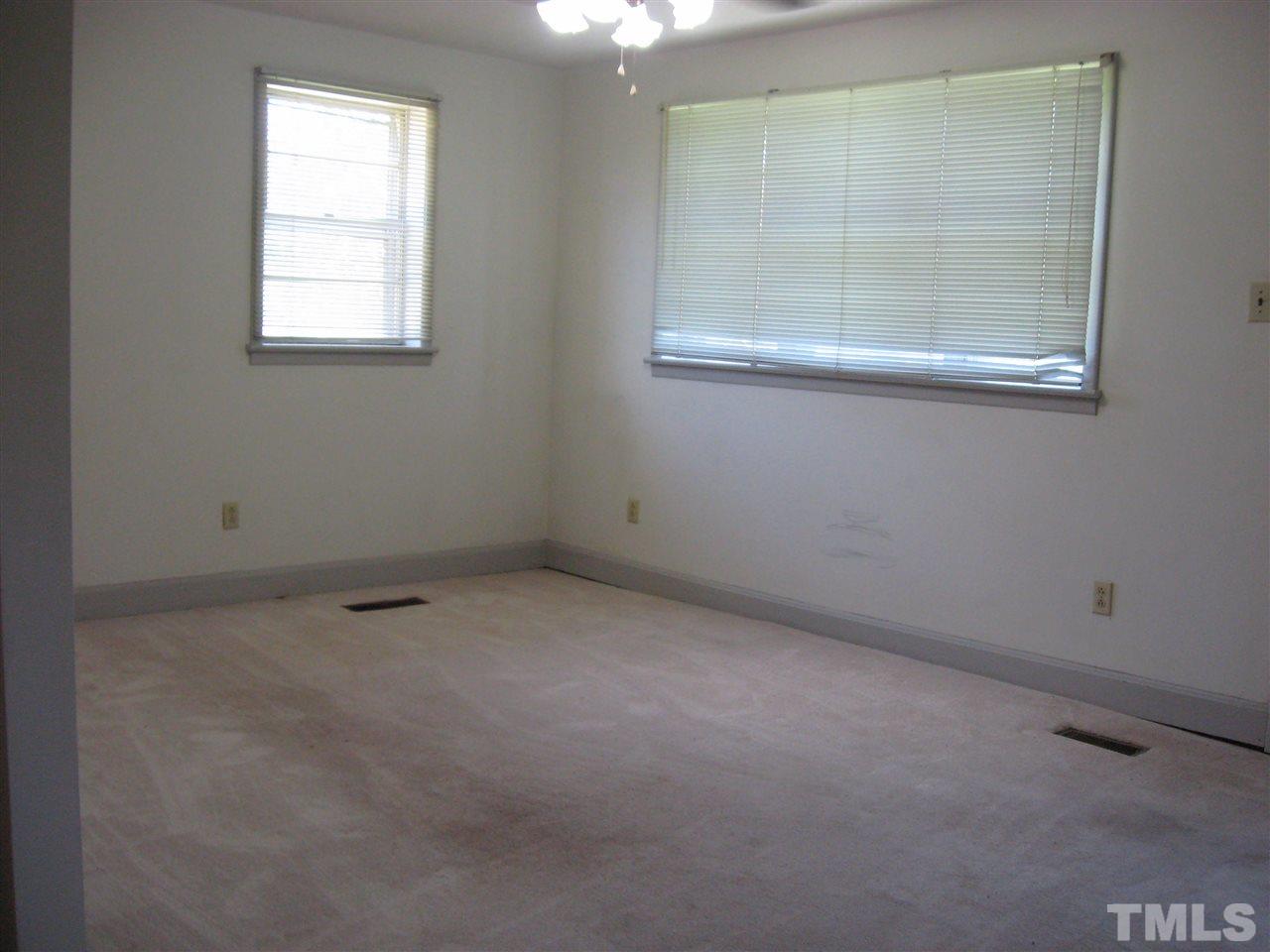 1992 Brogden Road Smithfield, NC 27577 - Photo 4 of 30 Gallery Image 4