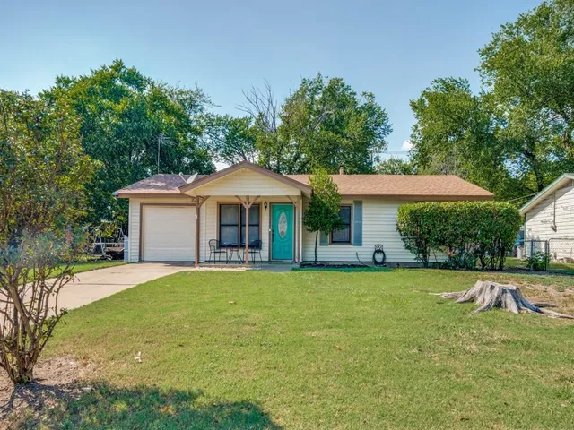 $214,900 | 103 Northeast Murphy Road, Burleson, TX 76028