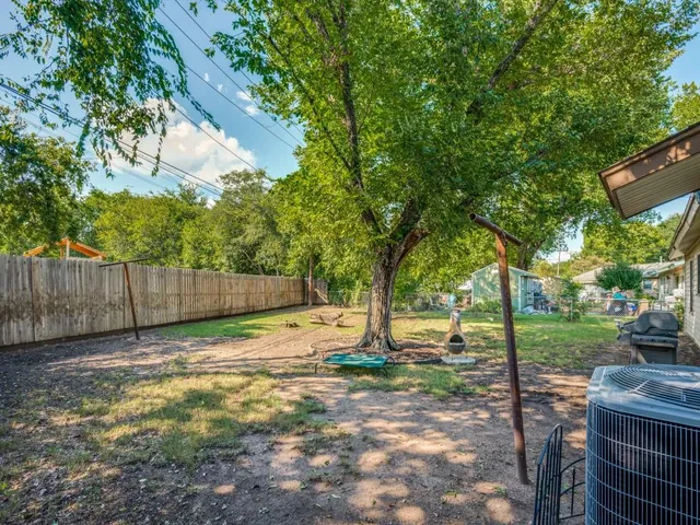 $214,900 | 103 Northeast Murphy Road, Burleson, TX 76028