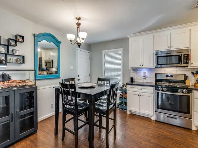 $214,900 | 103 Northeast Murphy Road, Burleson, TX 76028