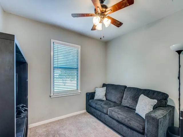 $214,900 | 103 Northeast Murphy Road, Burleson, TX 76028