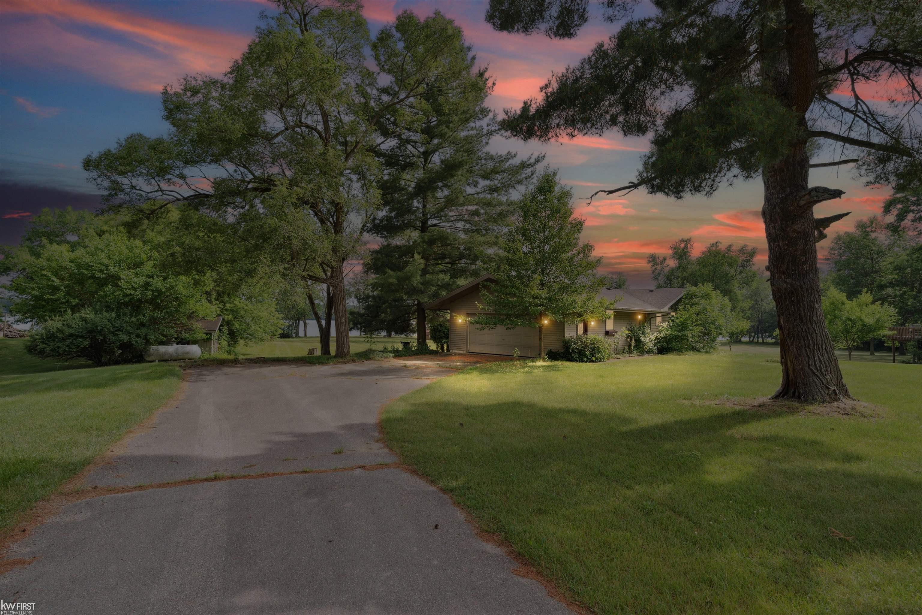 11220 East Mt Morris Road Davison, MI 48423 - Photo 2 of 53 50179805-554d5bd1-2d2d-4ffd-b940-eb8f20a38251.JPG