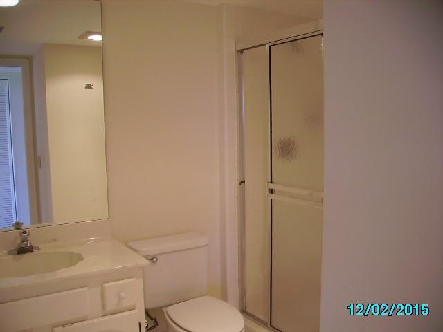 7819 Lakeside Boulevard, Unit 882 Boca Raton, FL 33434 - Photo 12 of 17 Bathroom #2