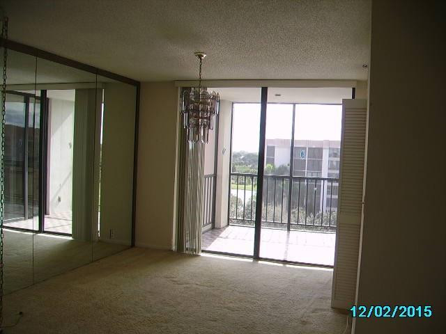7819 Lakeside Boulevard, Unit 882 Boca Raton, FL 33434 - Photo 3 of 17 Living Room