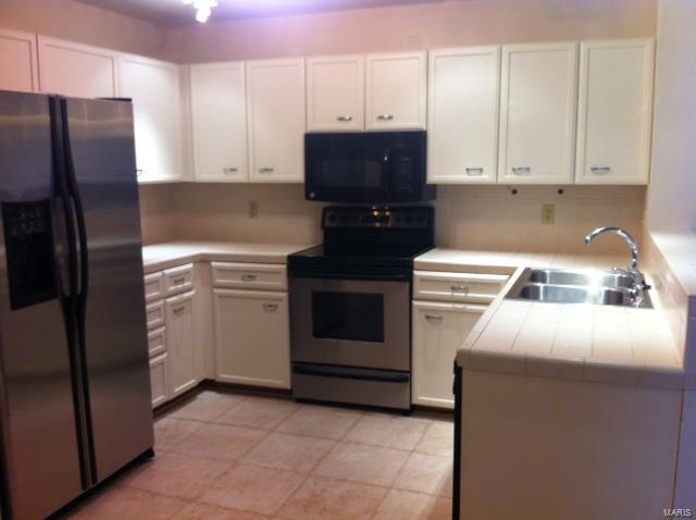 1880 Ridgeview Cir Drive Ballwin, MO 63021 - Photo 3 of 6