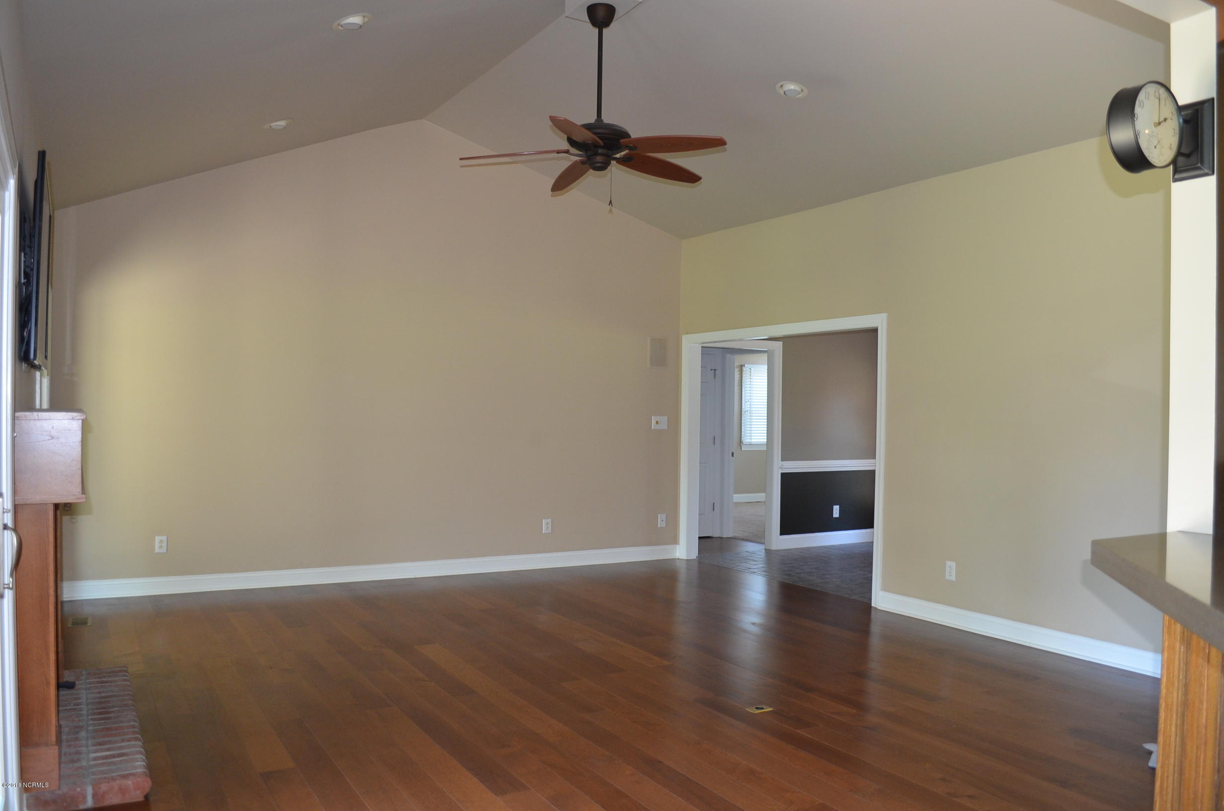 604 Taberna Circle New Bern, NC 28562 - Photo 25 of 34 Living Room 1
