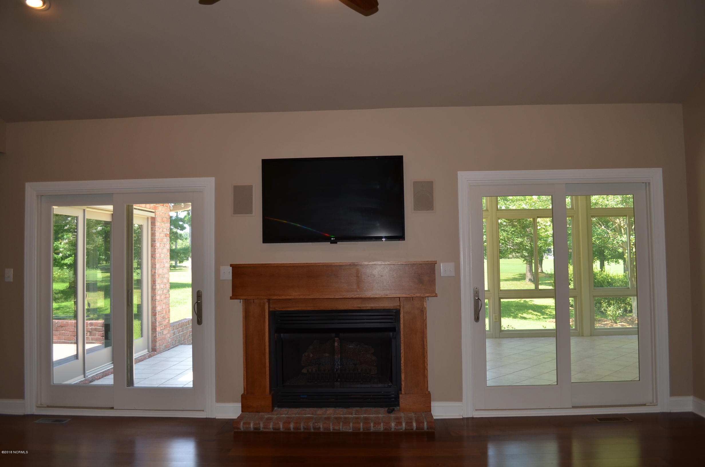 604 Taberna Circle New Bern, NC 28562 - Photo 26 of 34 Living Room 2