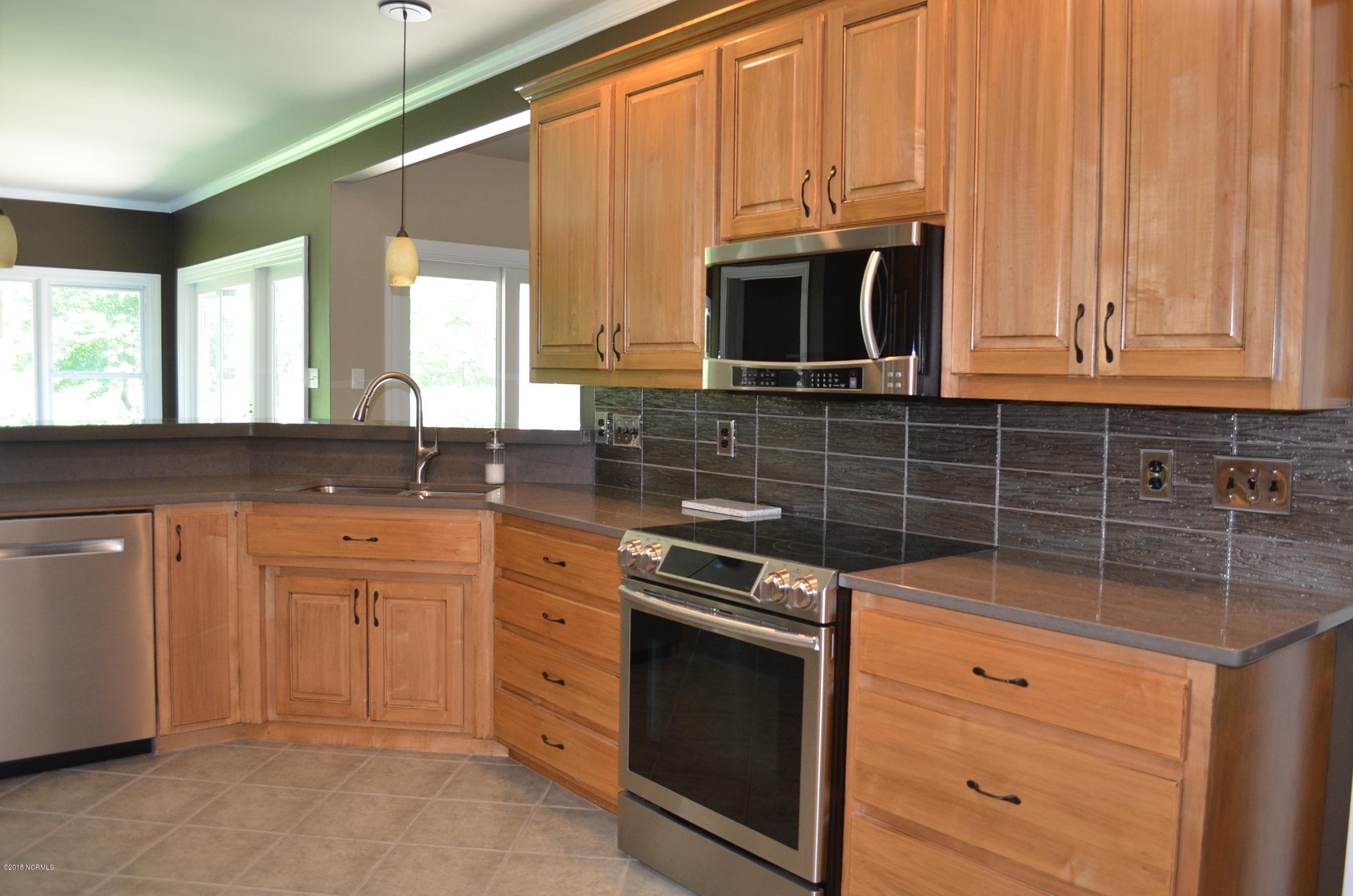 604 Taberna Circle New Bern, NC 28562 - Photo 8 of 34 Kitchen 3