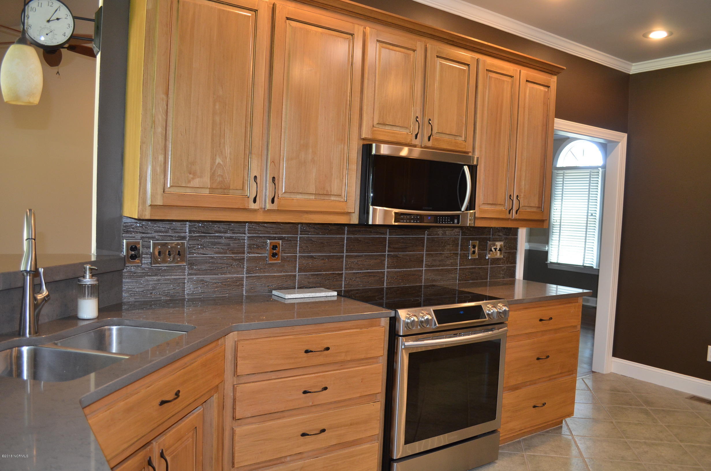 604 Taberna Circle New Bern, NC 28562 - Photo 10 of 34 Kitchen 5