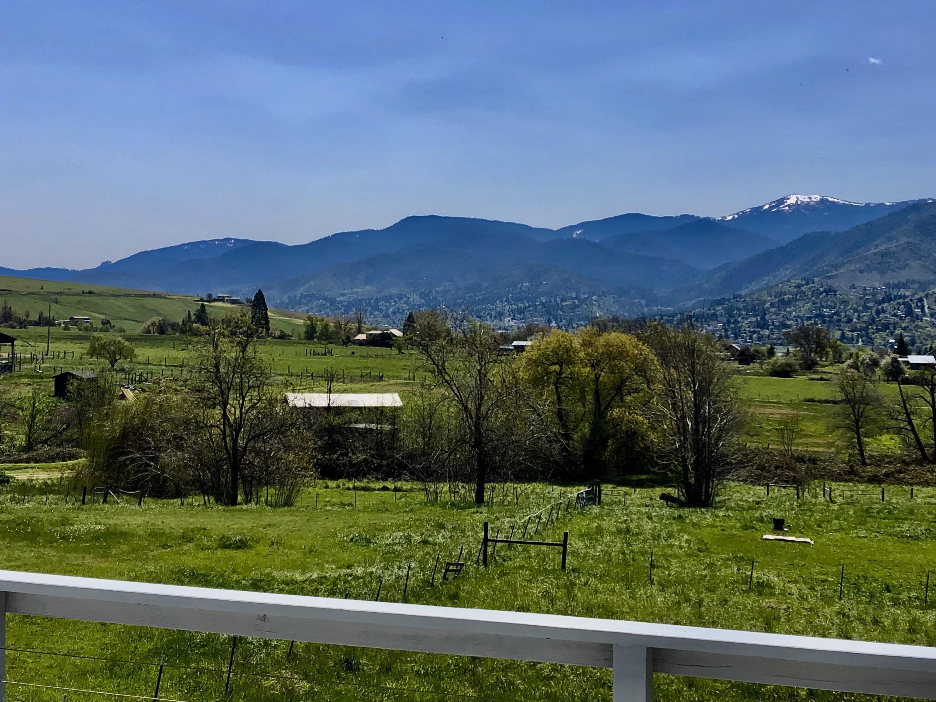 642 Wilson Road Ashland, OR 97520 - Photo 4 of 42 IMG_5275