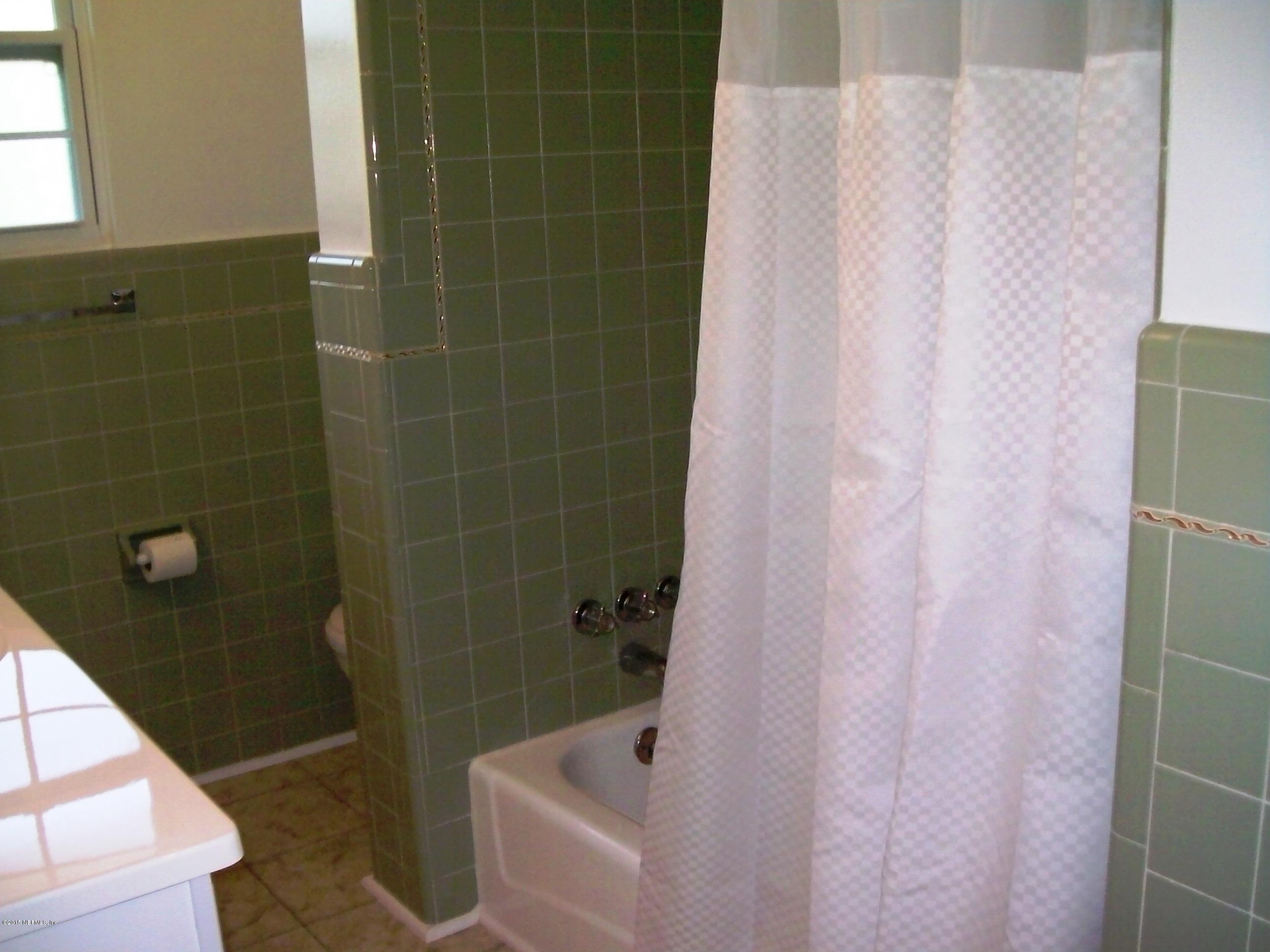 1077 Southeast 46th Loop Keystone Heights, FL 32656 - Photo 21 of 46 21) Bath Downstairs