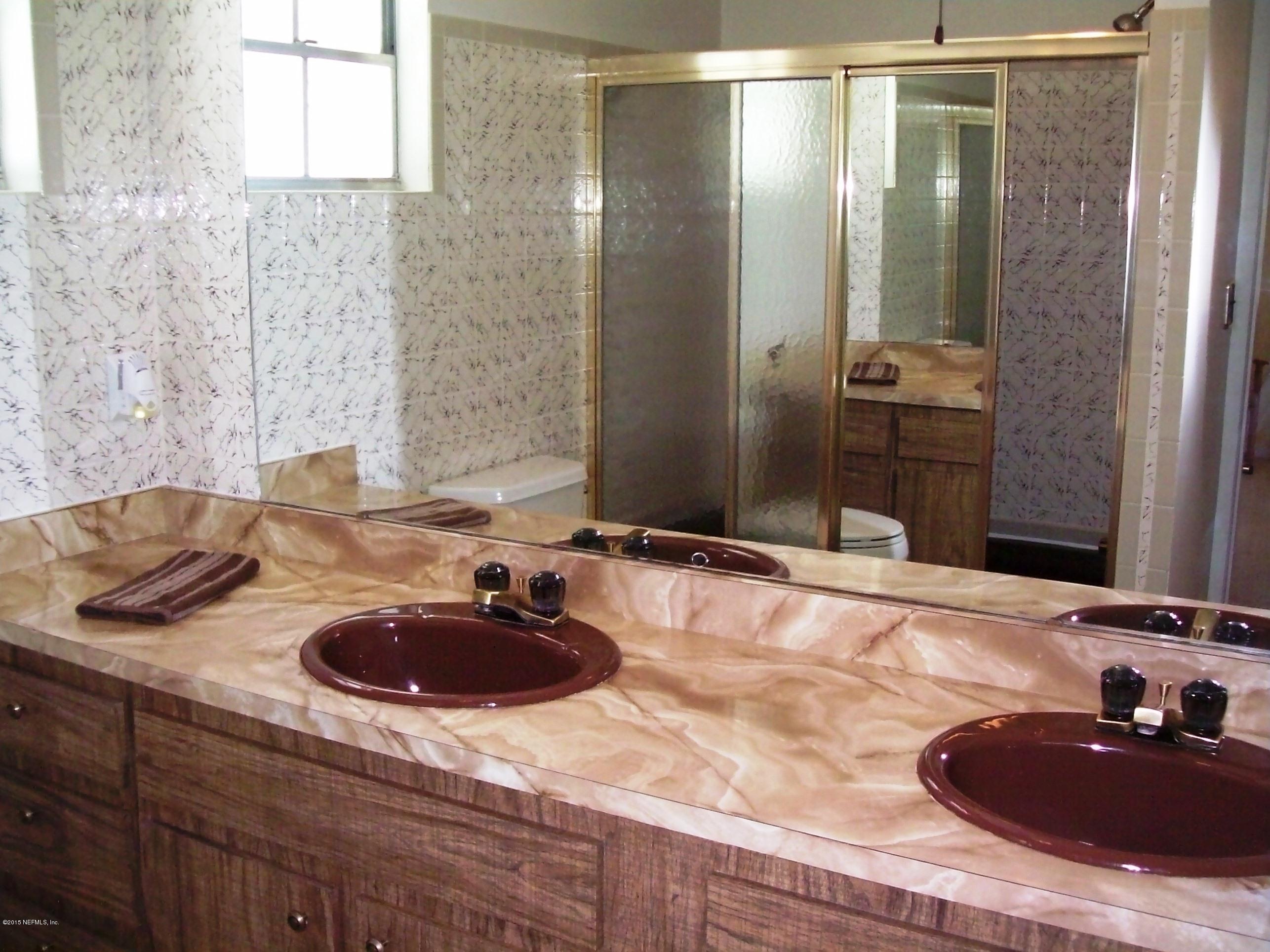 1077 Southeast 46th Loop Keystone Heights, FL 32656 - Photo 28 of 46 28) Upstairs Bath