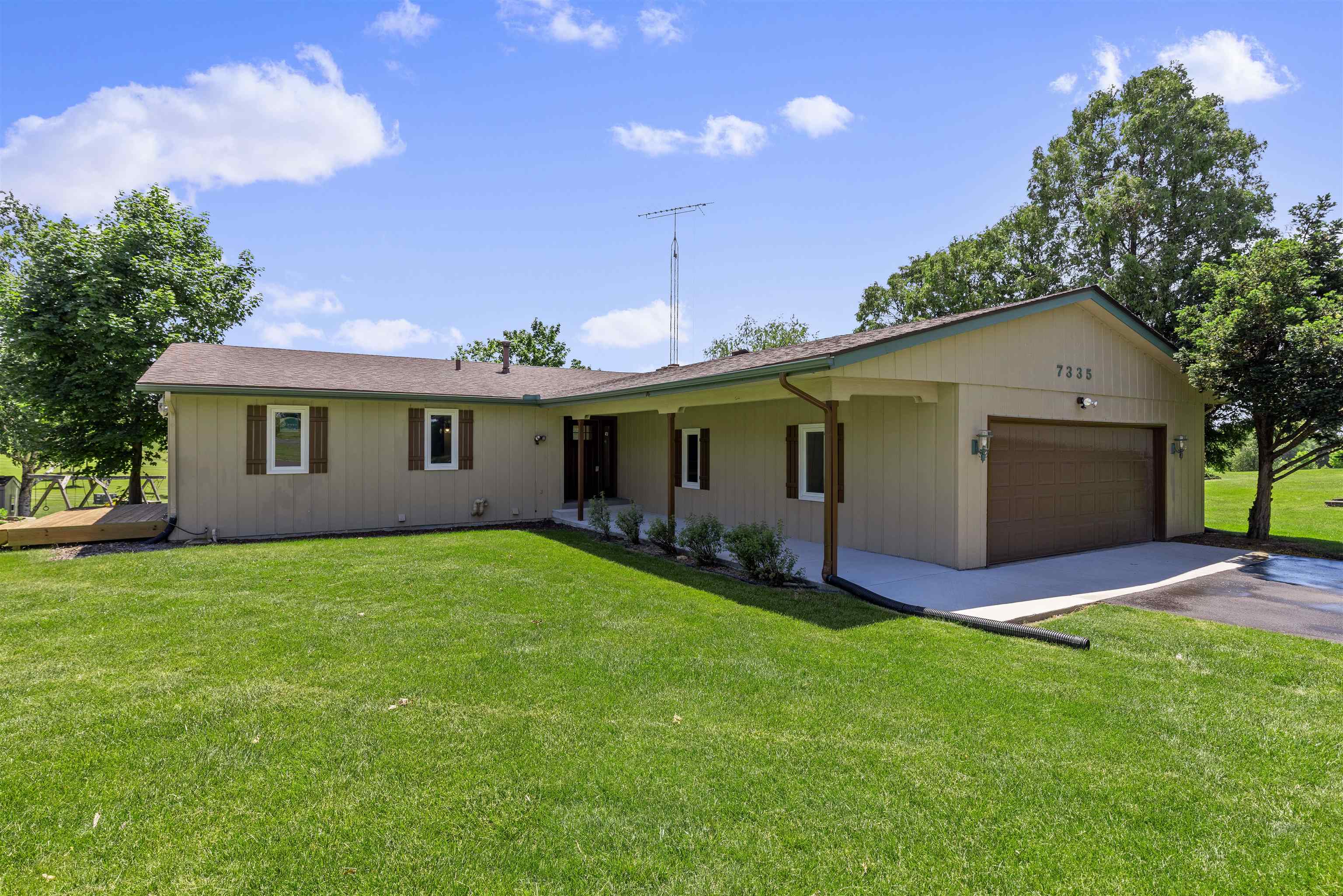 7335 McCurry Road Roscoe, IL 61073 - Photo 1 of 28 Gallery Image 1
