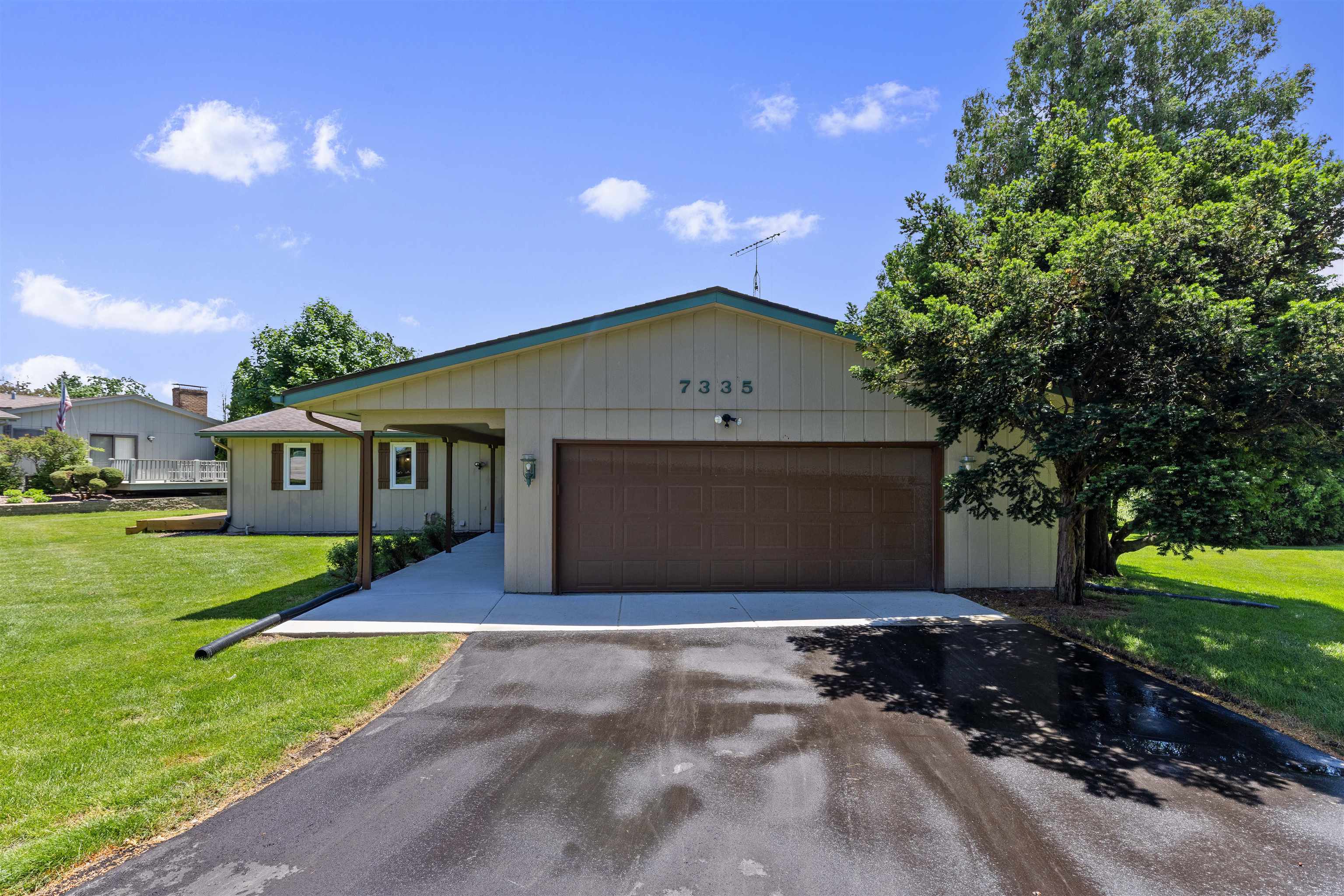7335 McCurry Road Roscoe, IL 61073 - Photo 2 of 28 Gallery Image 2