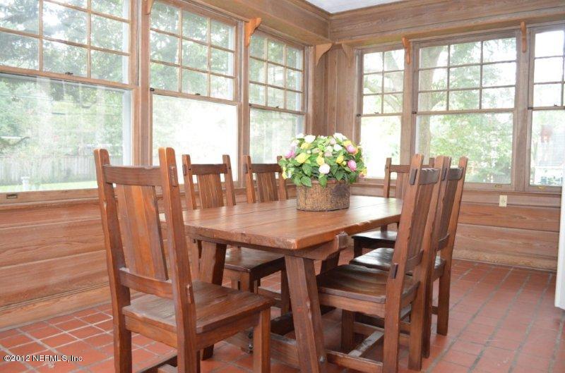 3535 Riverside Avenue Jacksonville, FL 32205 - Photo 6 of 18 Lovely, cheerful sunroom