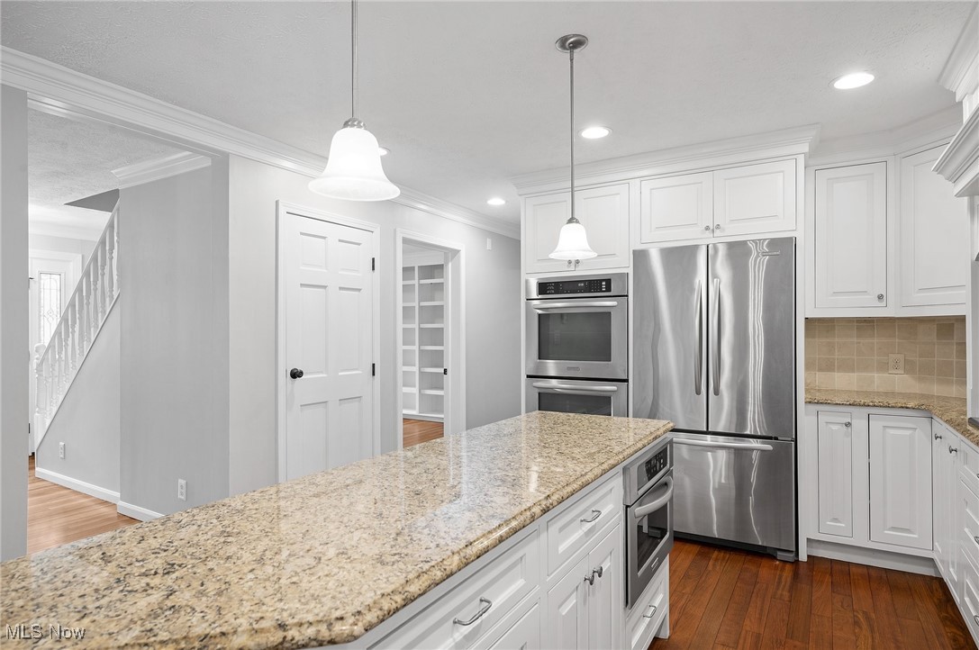 1484 Bell Road Chagrin Falls, OH 44022 - Photo 8 of 36 Stainless appliances, granite counters and cherry hardwood complete the kitchen finishes.