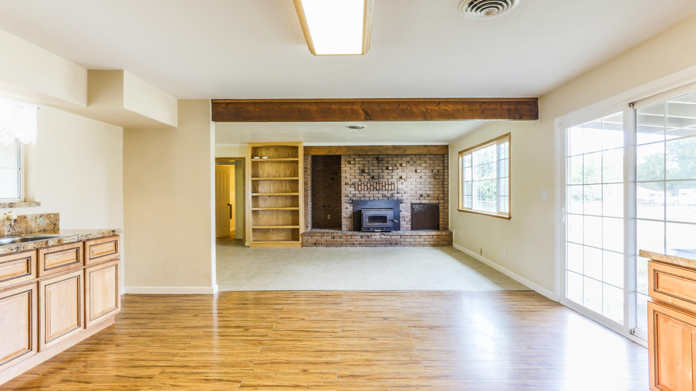 8693 Deschutes Road Palo Cedro, CA 96073 - Photo 4 of 16 Bright and open!