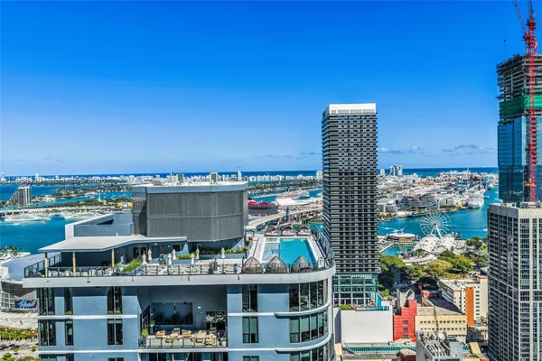 a picture of city view