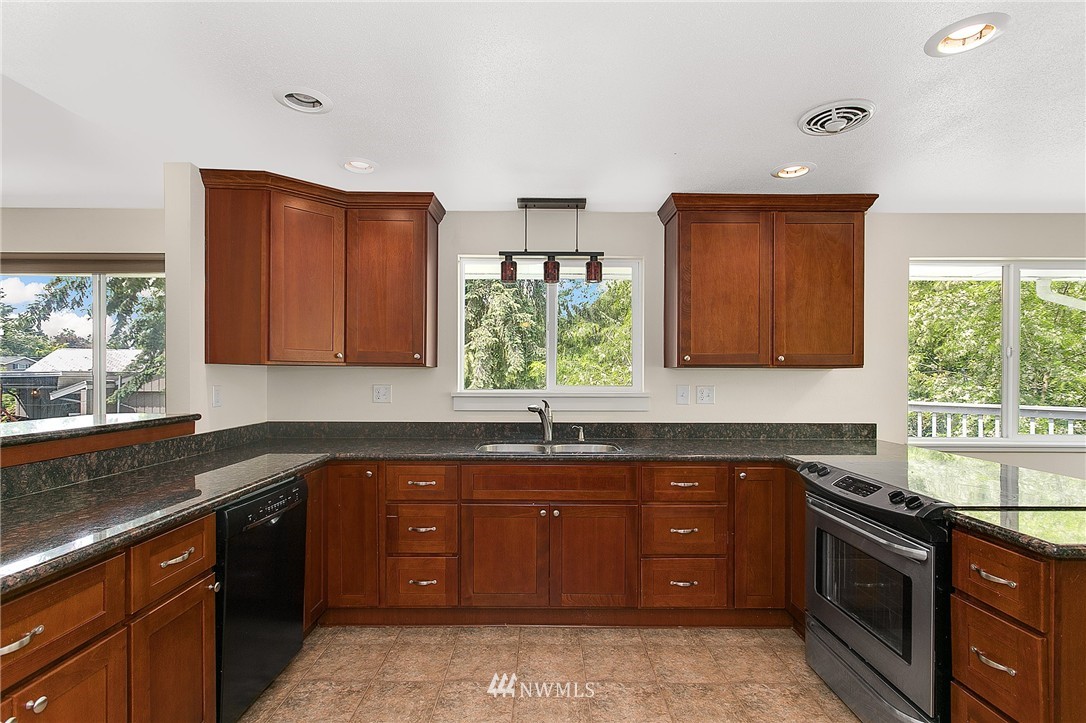 4222 Robin Road West University Place, WA 98466 - Photo 6 of 25 Gallery Image 6