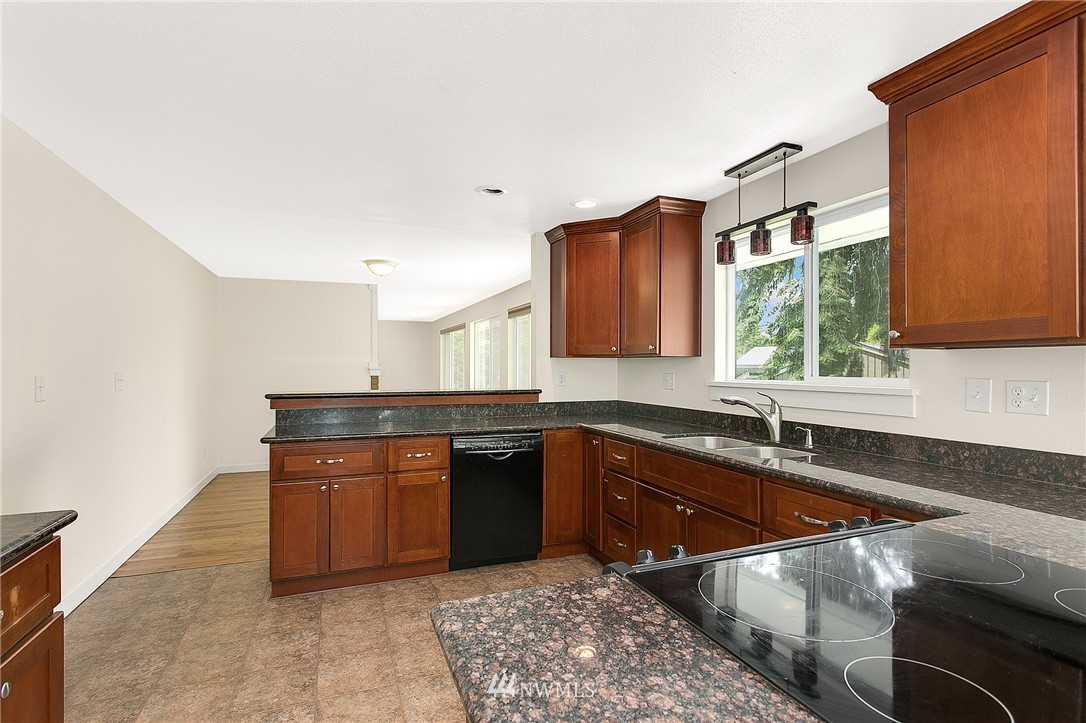 4222 Robin Road West University Place, WA 98466 - Photo 9 of 25 Gallery Image 9