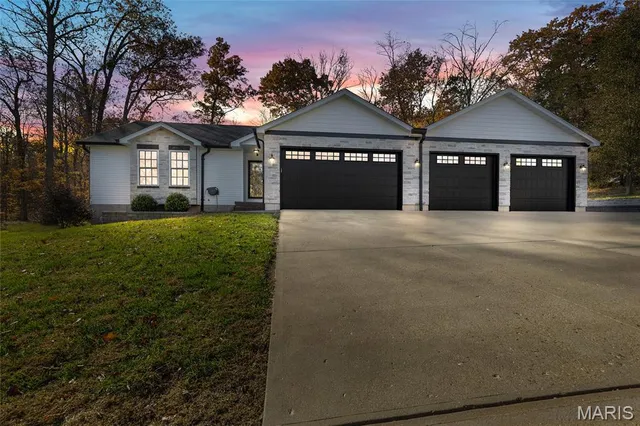 $419,000 | 644 Osage Lake Drive, Cedar Hill, MO 63016