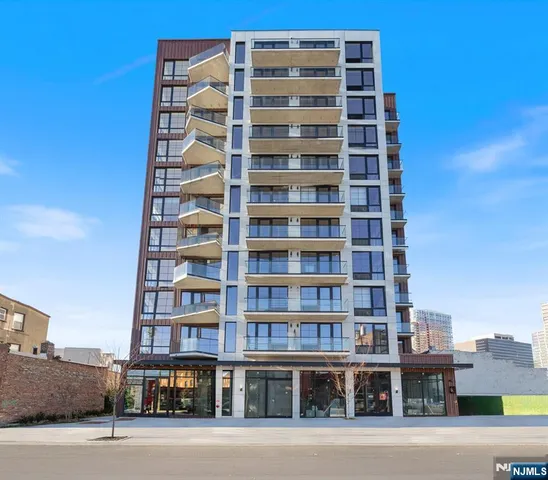 $3,074 | 65 McWhorter Street, Unit 401, Newark, NJ 07105