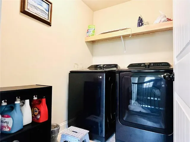 a view of walk in closet