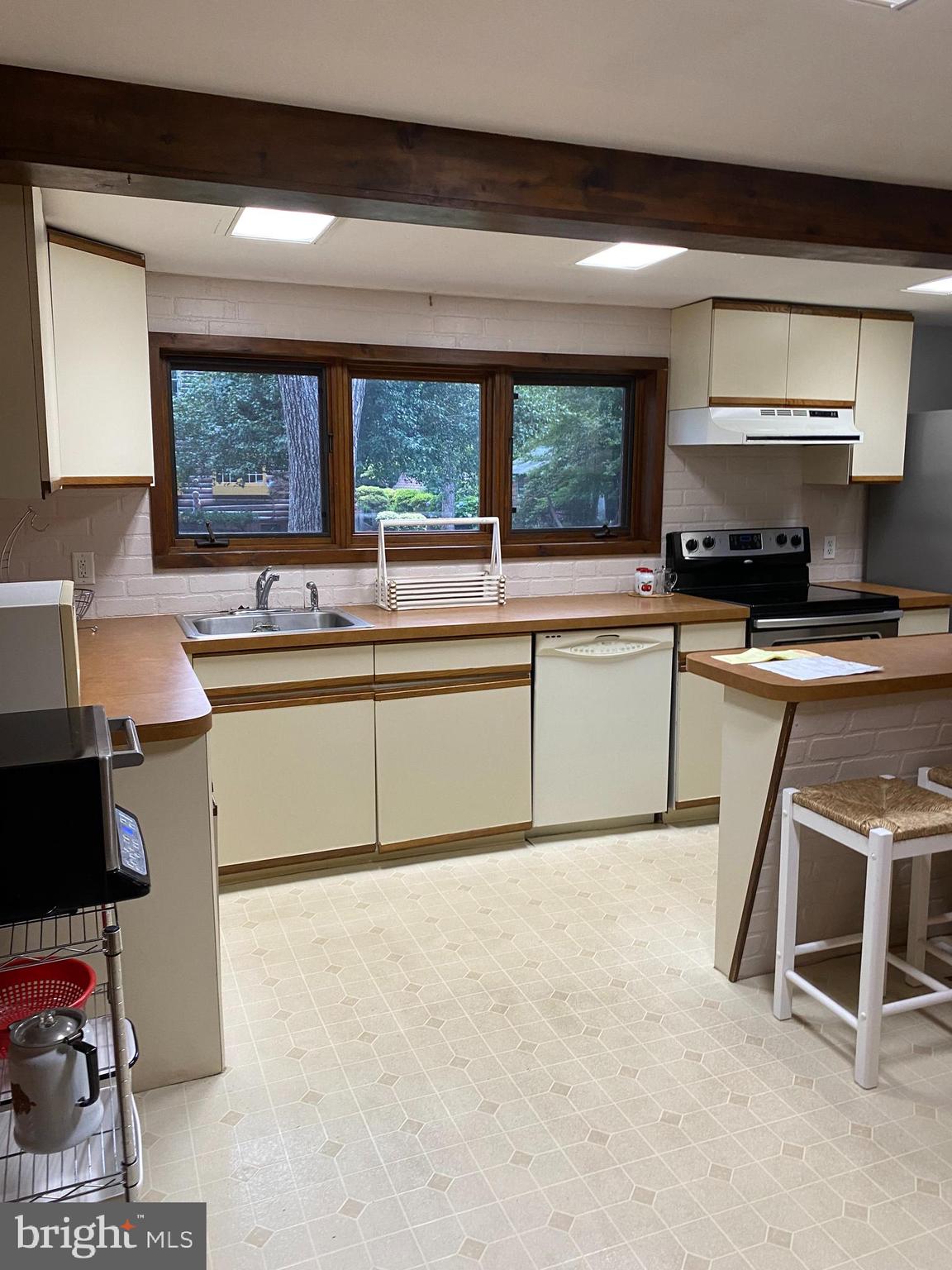 137 Apache Trail Medford, NJ 08055 - Photo 9 of 40