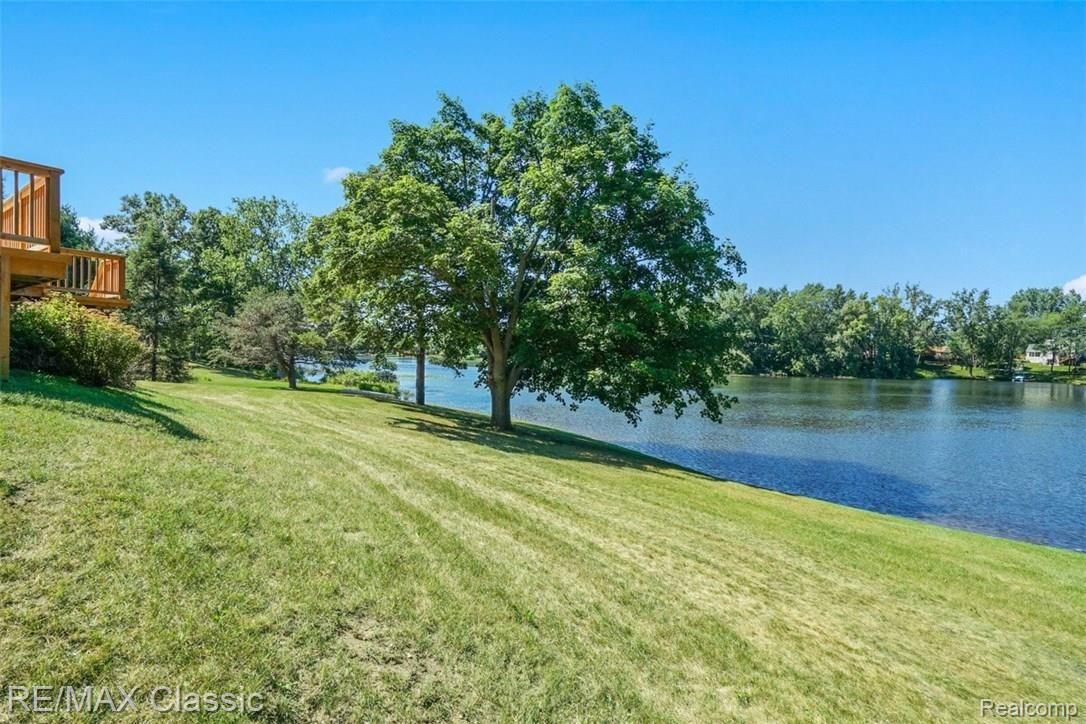 1498 Middle Road Highland, MI 48357 - Photo 29 of 34 8DDD094A-0B5D-4D36-A24A-BFD60BCC436F.jpeg