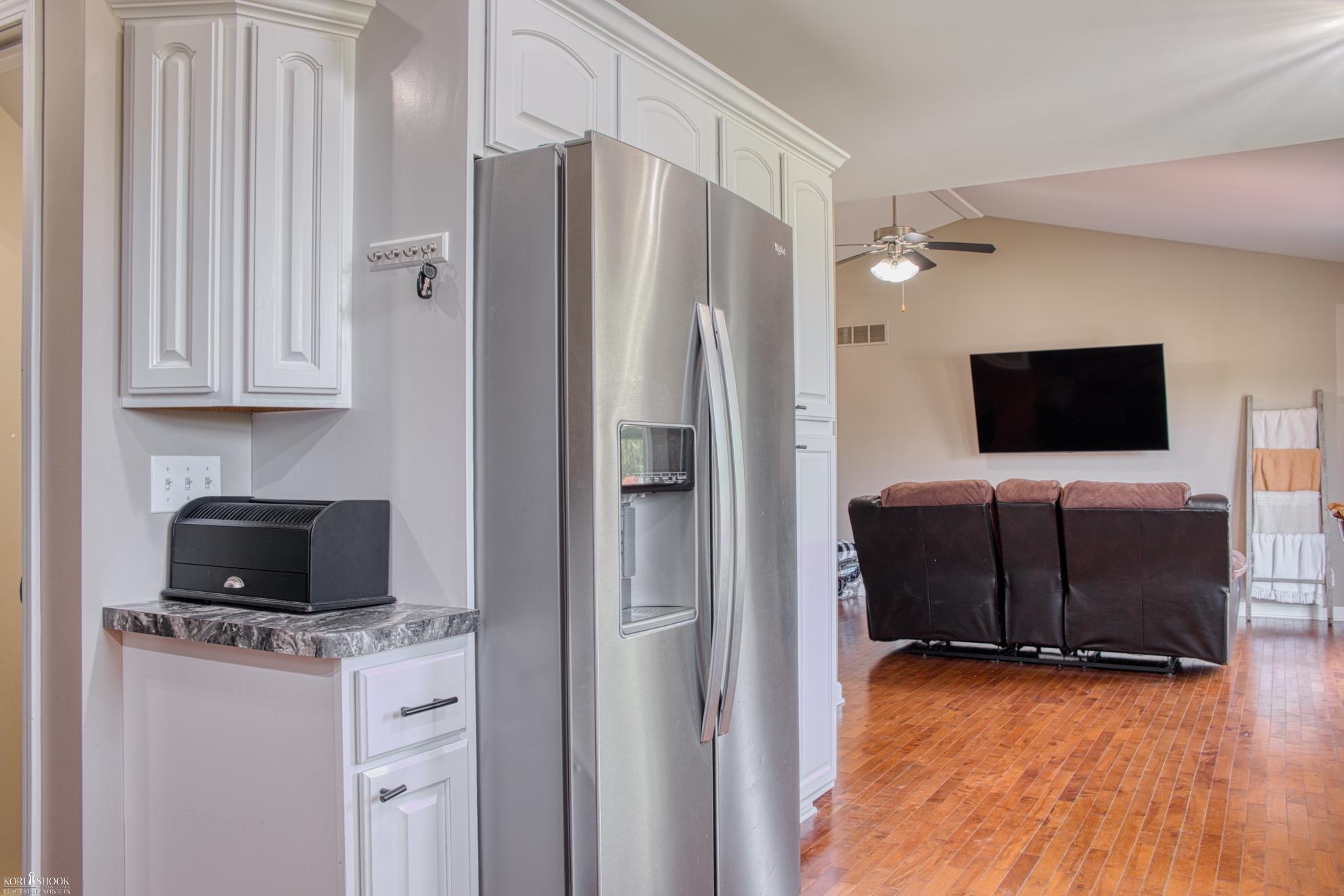 4492 North Belsay Road Flint, MI 48506 - Photo 12 of 34 50142908-f90fffa3-d222-44f4-be5a-42be157f4f4c.JPG