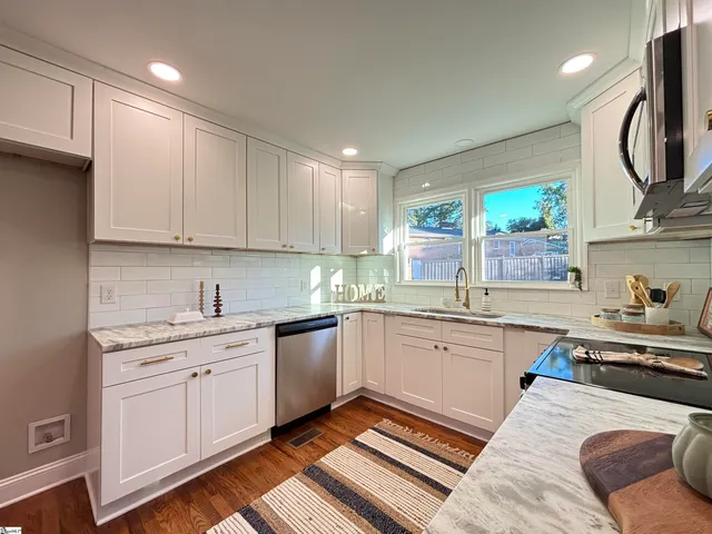 $399,900 | 7 Hardale Lane, Greenville, SC 29607