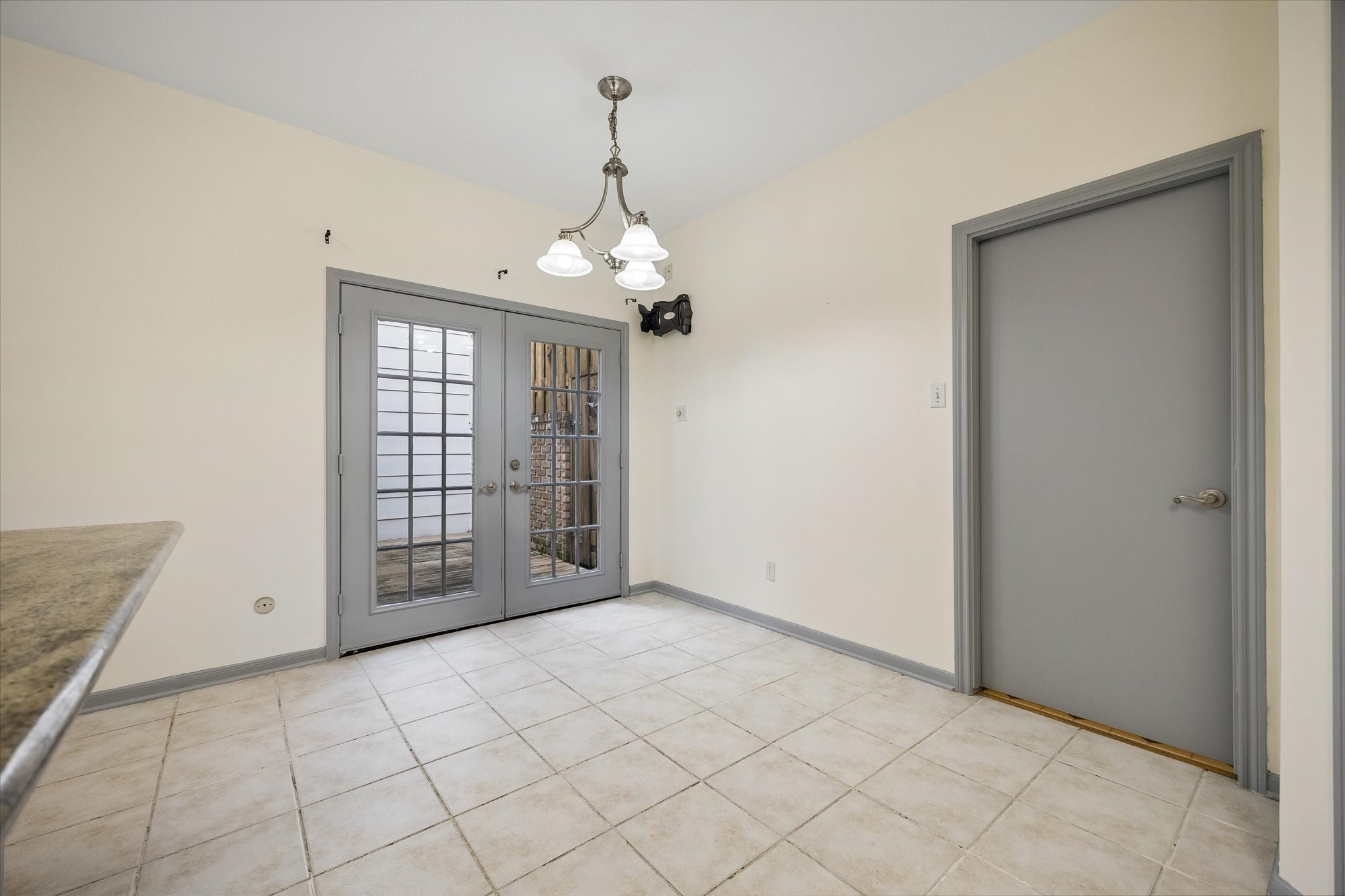 727 Bunker Hill Road, Unit 92 Houston, TX 77024 - Photo 13 of 50 DOUBLE FRENCH DOORS EXIT TO DETACHED GARAGE.