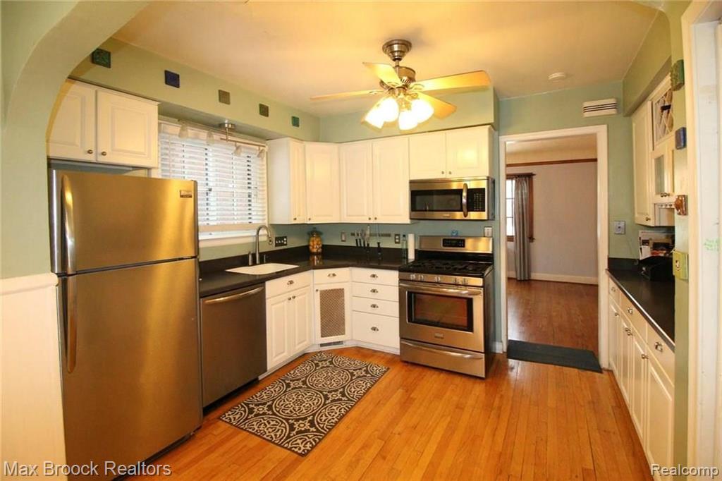 7 Amherst Road Pleasant Ridge, MI 48069 - Photo 15 of 30