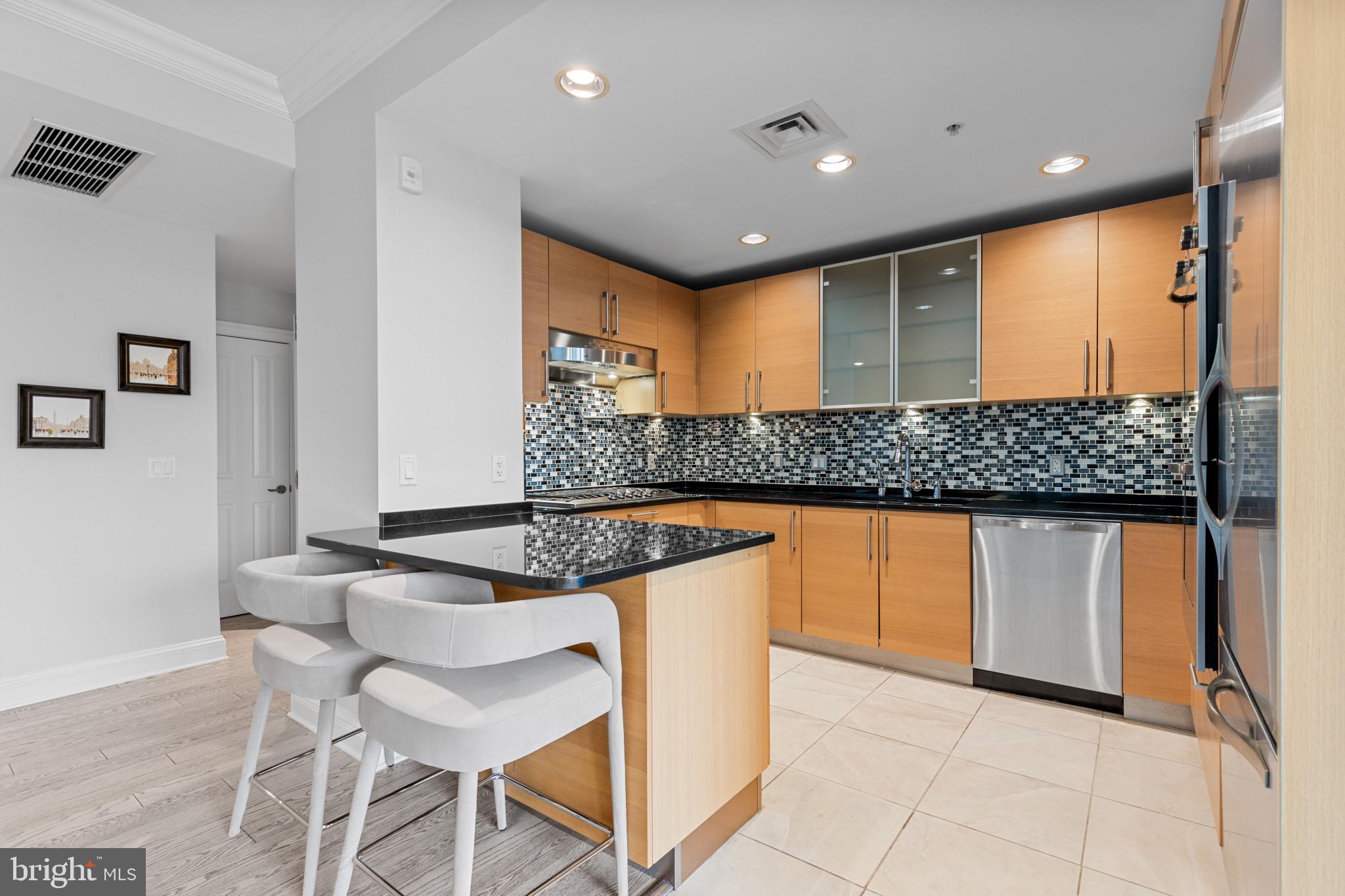 801 Key Highway, Unit 253 Baltimore, MD 21230 - Photo 17 of 38