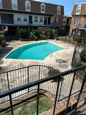 $1,400 | 3110 Edenborn Avenue, Unit 402, Metairie, LA 70002