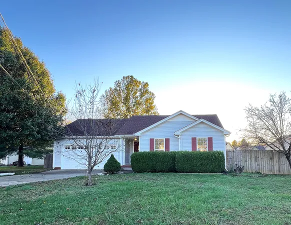 a view of front of a house with a yard
