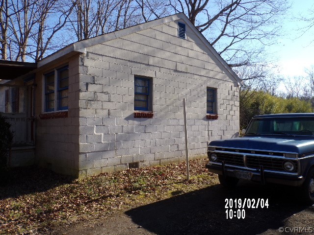 10309 Taylor Road Chesterfield, VA 23838 - Photo 2 of 16 a front view of a house with a yard