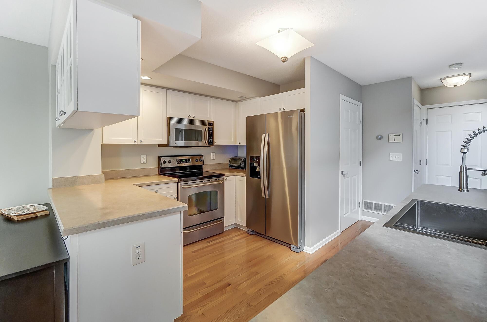 1220 Shagbark Road, Unit 24 Columbus, OH 43230 - Photo 9 of 35 Kitchen