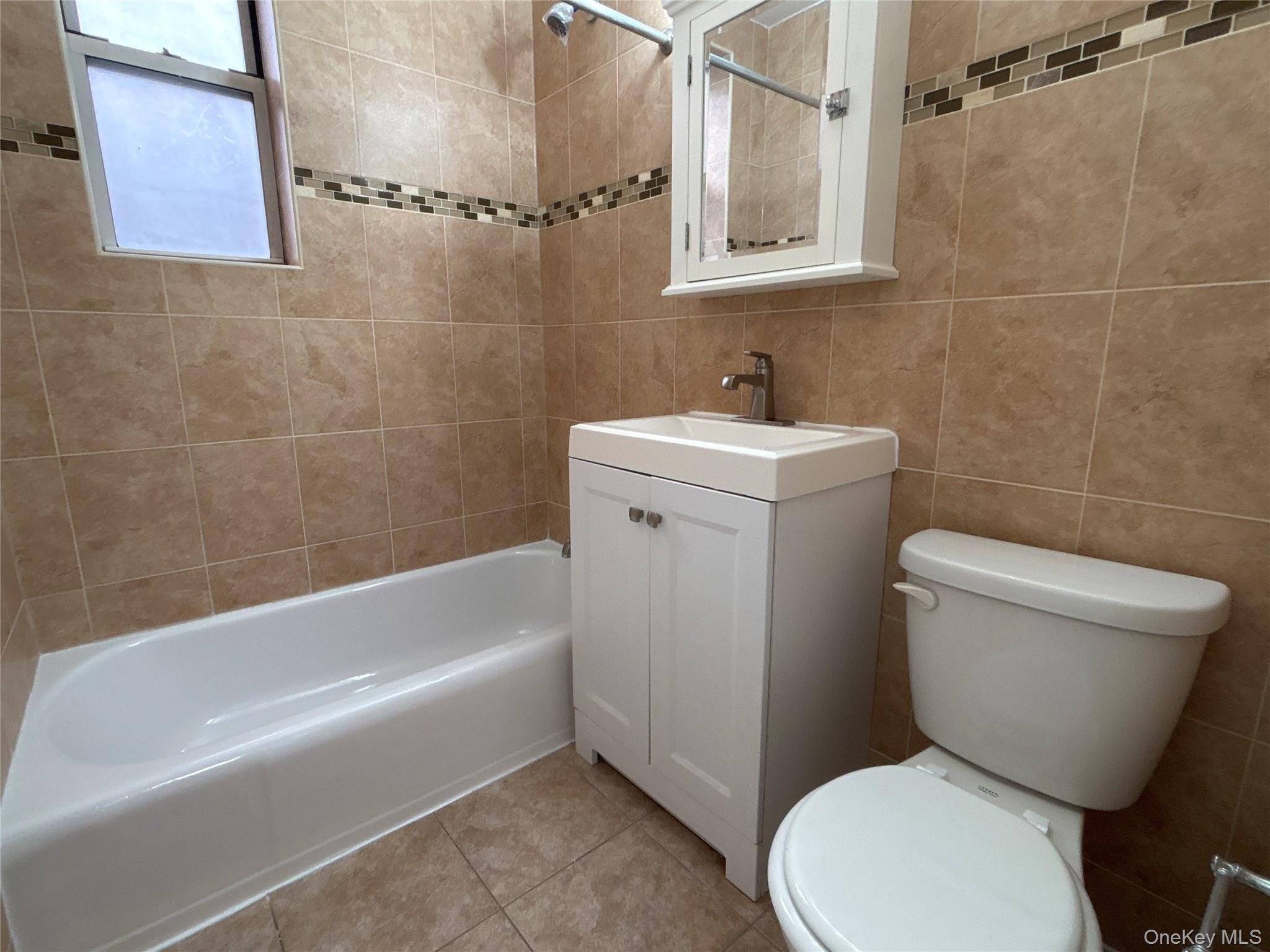 50 South Middle Neck Road, Unit 1P Great Neck, NY 11021 - Photo 15 of 22 Updated Full bath