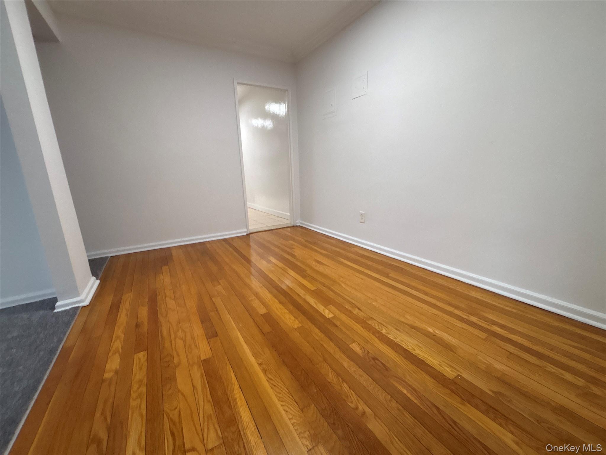 50 South Middle Neck Road, Unit 1P Great Neck, NY 11021 - Photo 4 of 22 Expansive entry foyer with polished hardwood floors