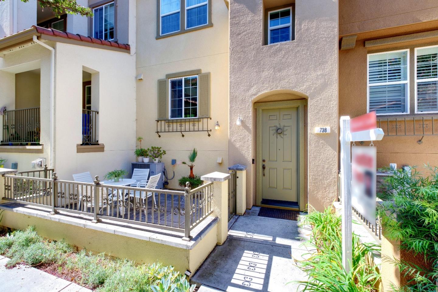 738 Claridad Loop Milpitas, CA 95035 - Photo 34 of 53 a balcony with table and chairs