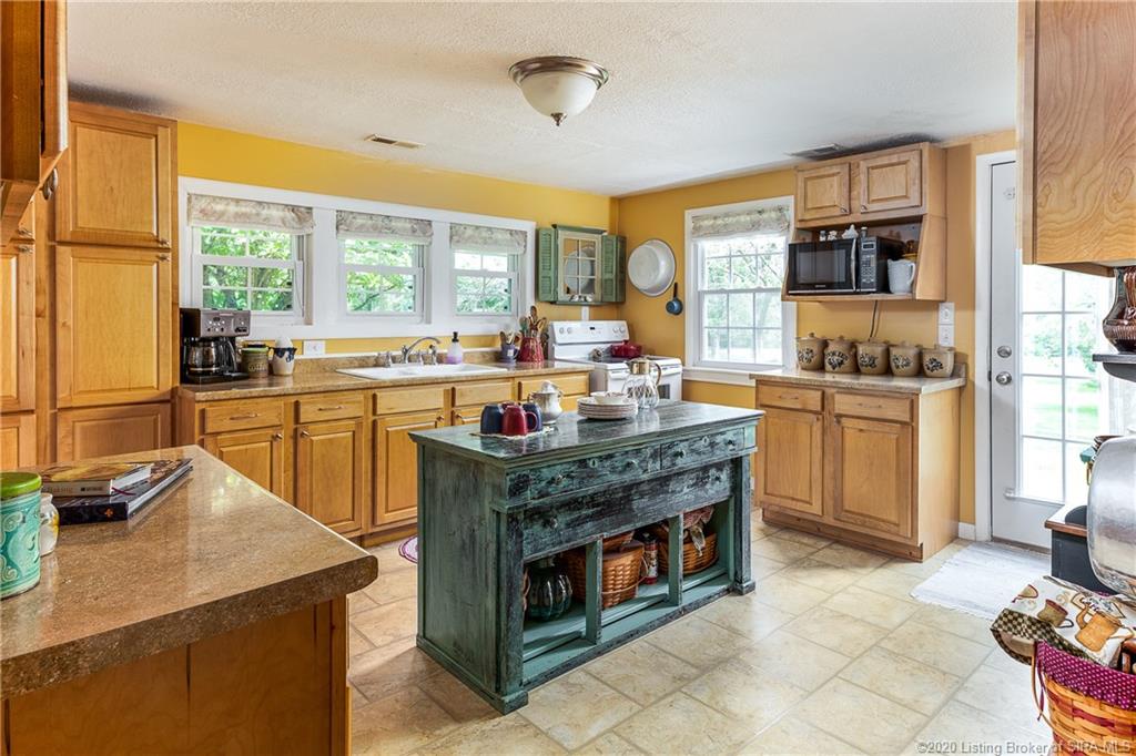 4051 Shiloh Road Southwest Corydon, IN 47112 - Photo 4 of 34