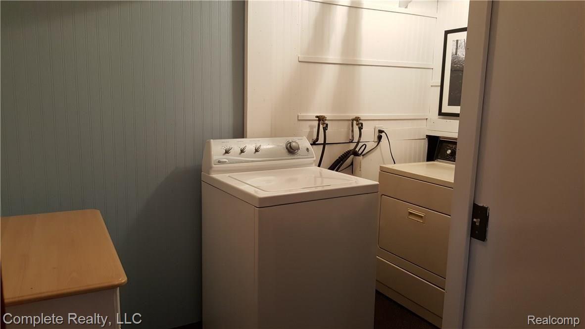 8033 East Richfield Road Davison, MI 48423 - Photo 32 of 46 1st floor laundry