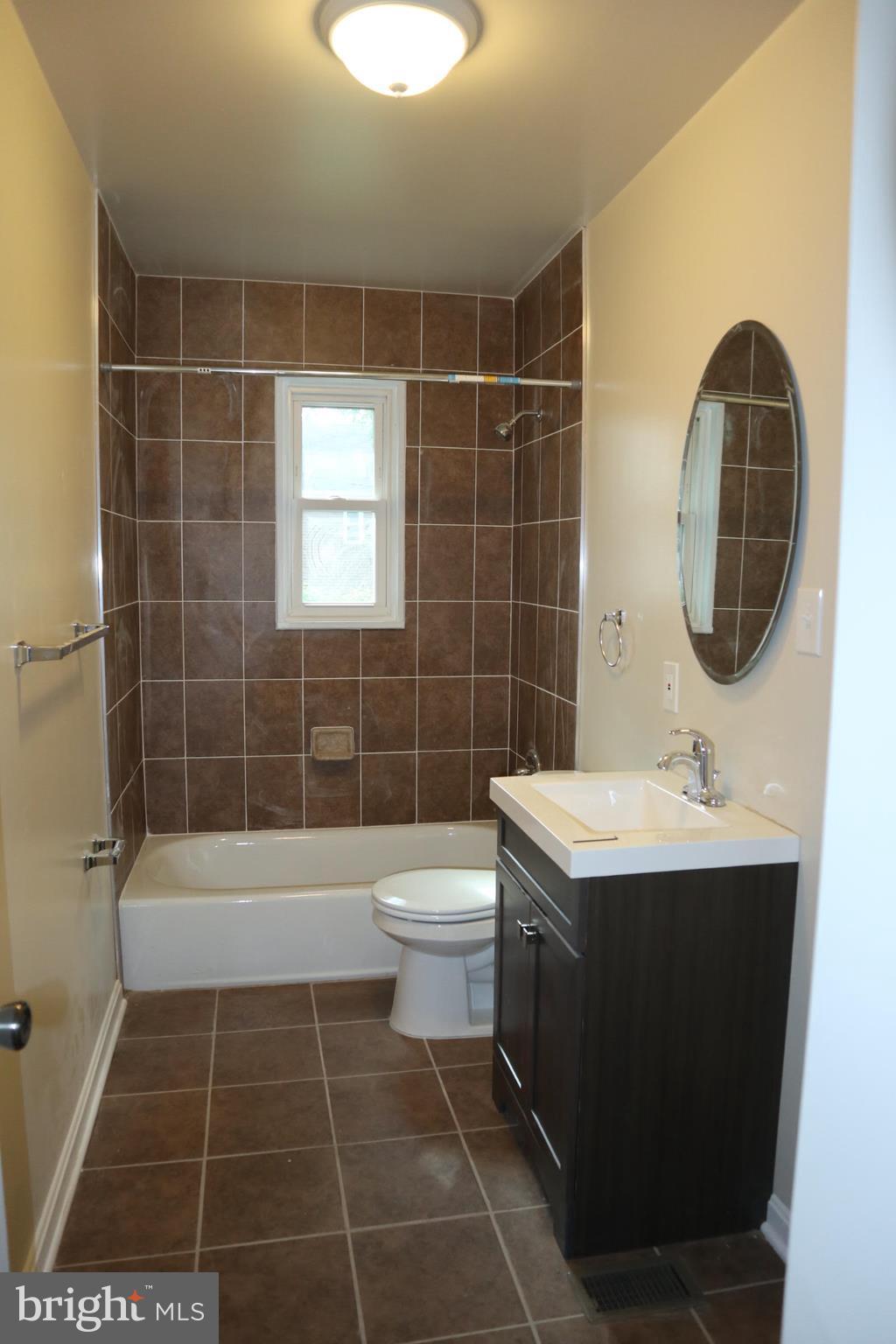 907 Brooke Road Capitol Heights, MD 20743 - Photo 11 of 27 1st floor bath