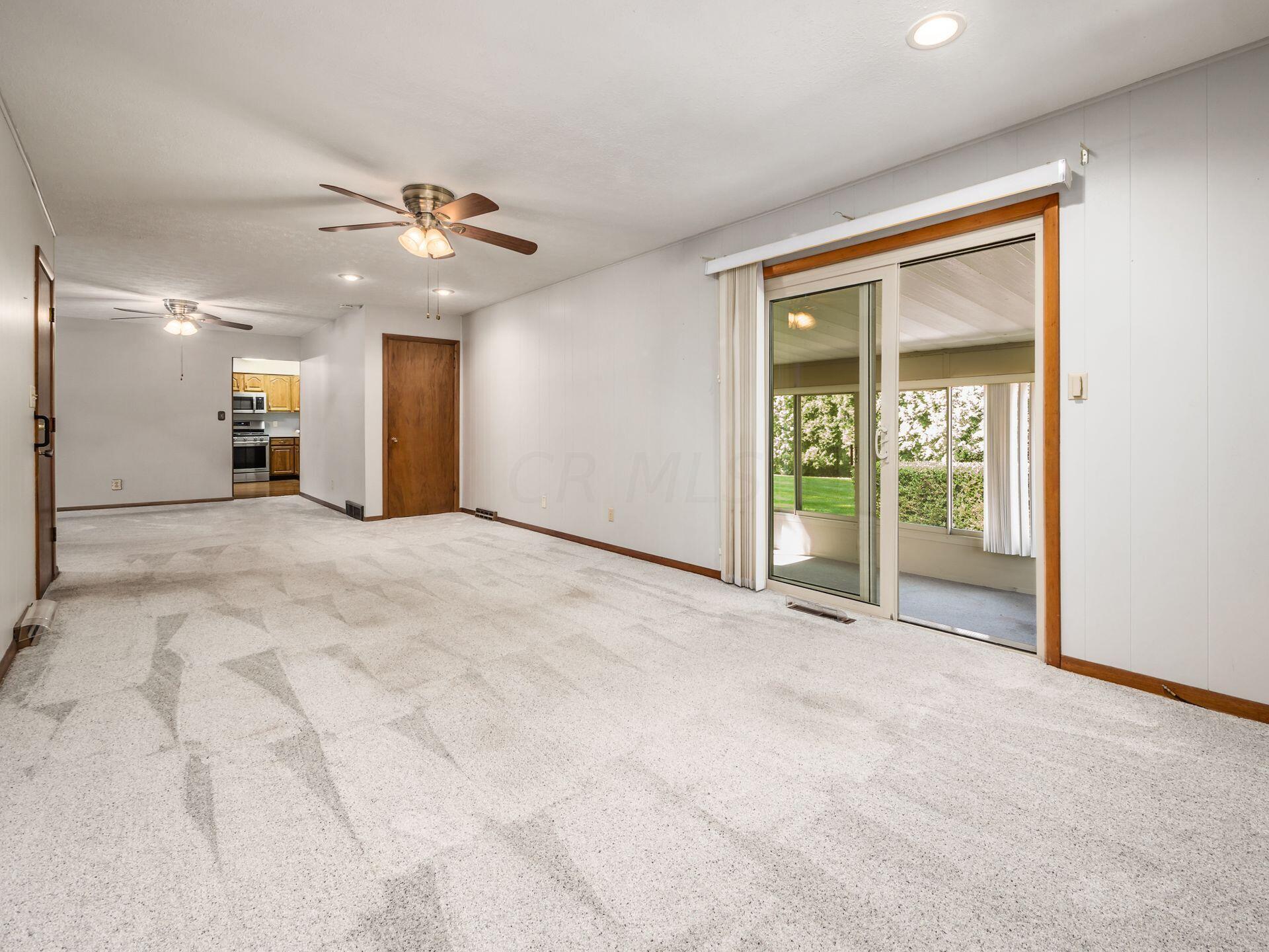 995 Plum Ridge Columbus, OH 43213 - Photo 11 of 41 Access to 3 season's room